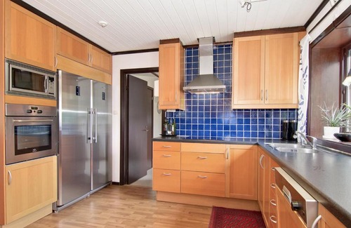 Umea House | Private Room with No Windows in Shared House-5
