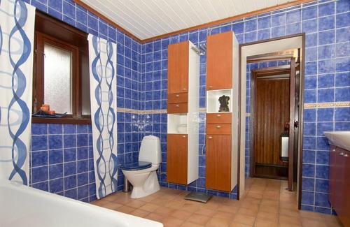 Umea House | Private Room with No Windows in Shared House-5