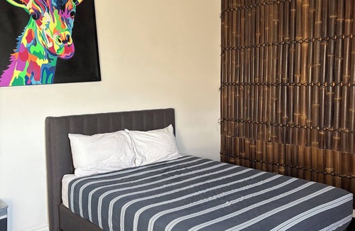 Melbourne Hotel | Private Rooms Available - NO BILLS or BOND required