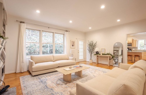 Mount Lookout House | Private, Serene Mt Lookout 5B Retreat w/Garage & EV Charger