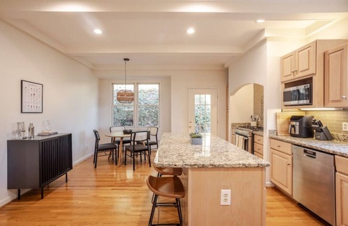 Mount Lookout House | Private, Serene Mt Lookout 5B Retreat w/Garage & EV Charger