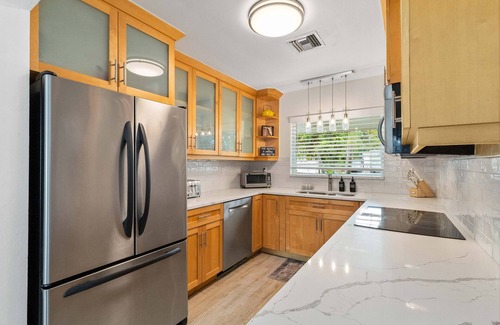 Southgate House | Private single family home in great location. Close to downtown and beaches.