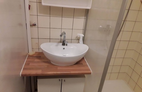 Ruesselsheim House | Private Soutrrian Apartment (R) OpelCity near Frankfurt Airport