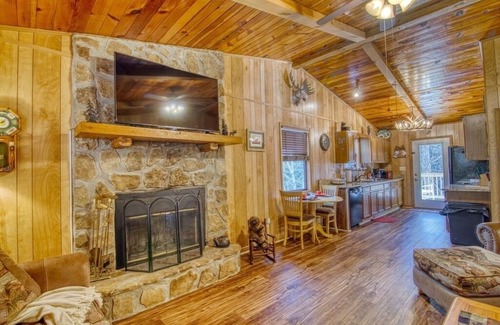 Cosby Cabin | Private - Spacious- Creek Lined Cabin