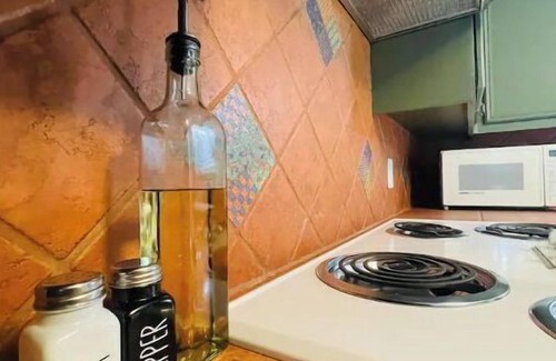 Bedford Apartment | Private, Spacious Guesthouse by DFW Airport