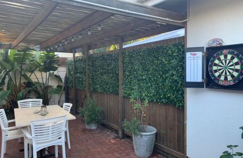 Bloubergstrand Apartment | Private & Spacious Olive cottage in Bloubergstrand