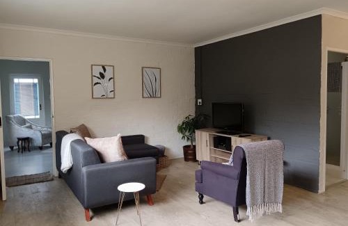 Bloubergstrand Apartment | Private & Spacious Olive cottage in Bloubergstrand