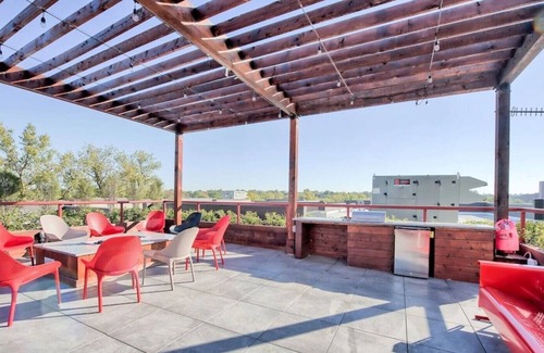 University District Apartment | ⭐Private Studio Apartment ✔️Parking ✔️WiFi ✔️Hot Tub ✔️Kitchens ✔️Fitness Center