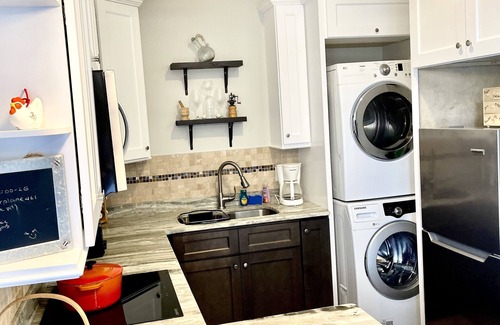 Wedgefield House | Private studio; big outdoor space