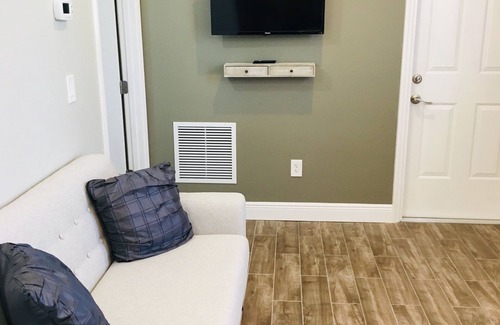 Wedgefield House | Private studio; big outdoor space