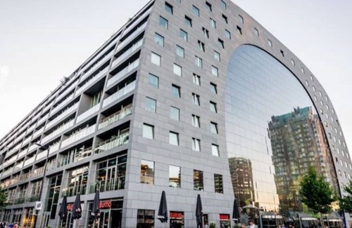 Kop van Zuid Apartment | Private studio with complete kitchen and bathroom