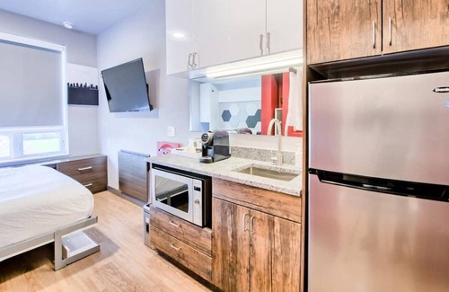 University District House | ✨Private Studio with Laundry Room⏺️Parking🚗Fitness Gym💪| Extended Stay Ready✨