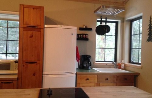 Kingswood Estates Apartment | Private Studio With Balcony In Lake Tahoe, Kings Beach, Tahoe Vista, Northstar