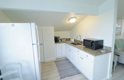 Santa Maria Apartment | private suite, fully containednn