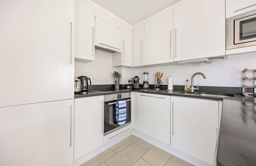 Fitzrovia Apartment | π Private Terrace | ποΈ Penthouse | π Private Lift | βοΈ A/C | ποΈ Sleeps 6