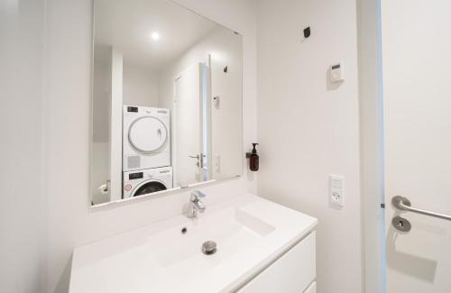 Øgadekvarteret Apartment | Private Townhouse with a terrace - 156