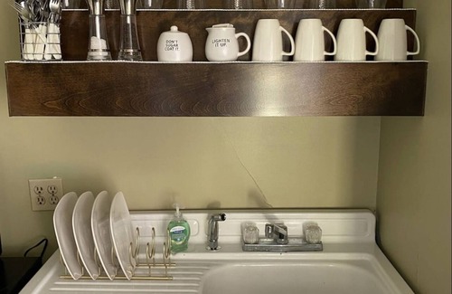 Council Bluffs House | Private Victorian Guest House Loft. 10 minutes to downtown Omaha!