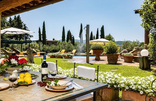 Figline e Incisa Valdarno Villa | Private Villa with WIFI, private pool, sauna, hot tub, A/C, TV, patio, close to Greve In Chianti