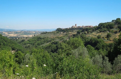 Colle Villa | Private Villa with private pool, WIFI, A/C, TV, patio, pets allowed, parking, close to Assisi