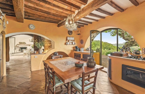 Radda in Chianti Villa | Private Villa with WIFI, private pool, hot tub, TV, patio, panoramic view, close to Greve In Chianti