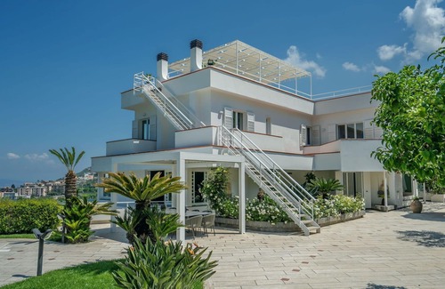 Seiano Villa | Private Villa with WIFI, private pool, hot tub, A/C, TV, terrace, panoramic view, close to Sorrento