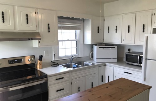 Cambridge Cottage | Private waterfront cottage with pool on Church Creek