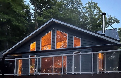 Windermere Cottage | Private Waterfront Cottage/3-Bedroom/Hot Tub