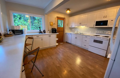 Sproat Lake Cottage | Private Waterfront Lakehouse on Sproat Lake. nQuiet and Serene, Easy Access.