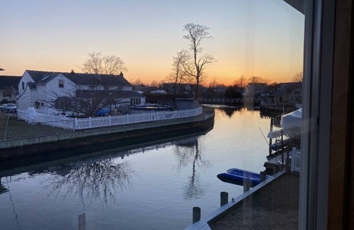 Seaford Apartment | Private Waterfront Loft, Minutes to the Beach