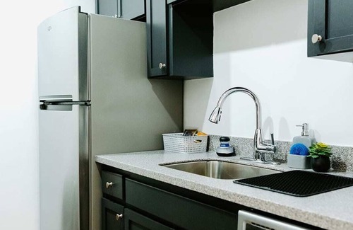 Edgehill Apartment | Producer's Suite: Luxe Music Row Stay, Walk to Gulch!