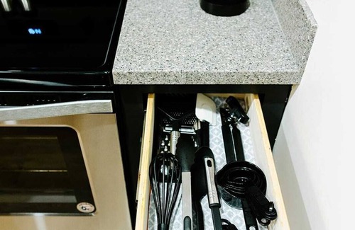 Edgehill Apartment | Producer's Suite: Luxe Music Row Stay, Walk to Gulch!