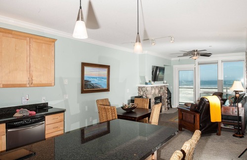 Lincoln City Condo | Promo! Second Floor Oceanfront Condo w/Private Hot Tub, Indoor Pool, WiFi!