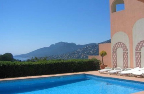 Theoule-sur-Mer Apartment | Proper apartment in quiet area with pool and fantastic seaview