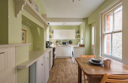 Hythe House | Prospect Cottage by Bloom Stays