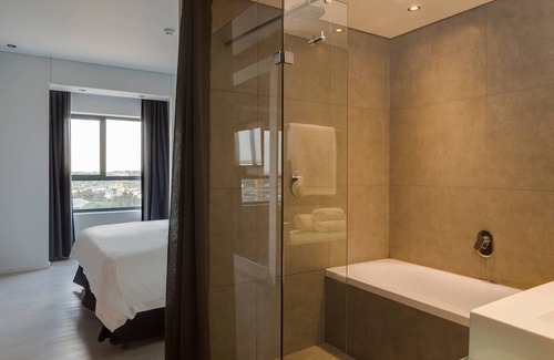 Pretoria Hotel | Protea Hotel Fire & Ice by Marriott Pretoria Menlyn