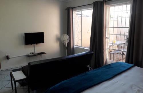 Rustenburg Apartment | Protea Park Self Catering Guesthouse