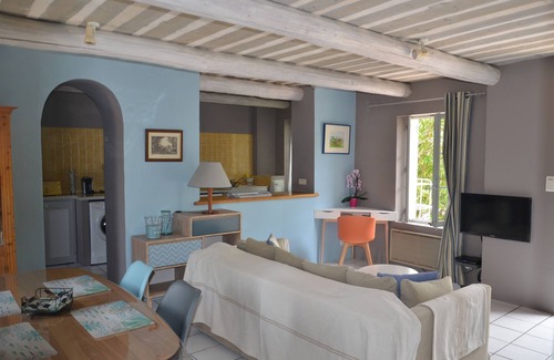 L'Isle-sur-la-Sorgue Cottage | PROVENCAL GITE WITH SWIMMING POOL IN SAINT ANTOINE, ISLE SUR LA SORGUE