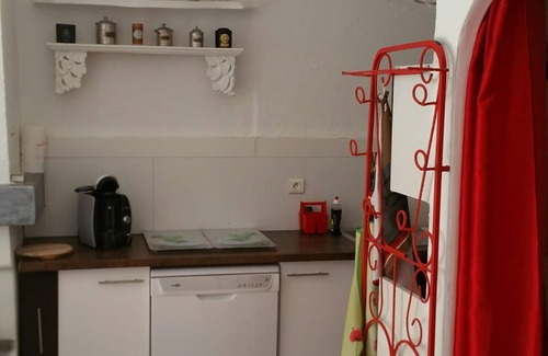 Sillans-la Cascade Cottage | Provencal stone shed in Green Provence