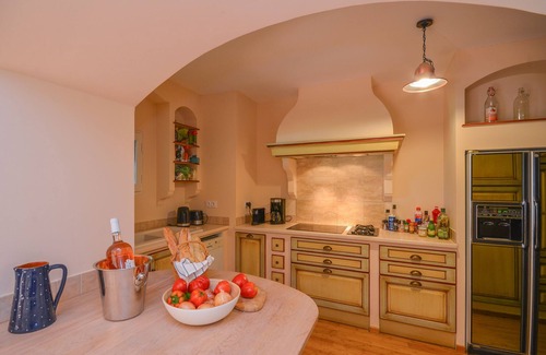 Courthezon House | Provence country house in the Chateauneuf-du-Pape wine region