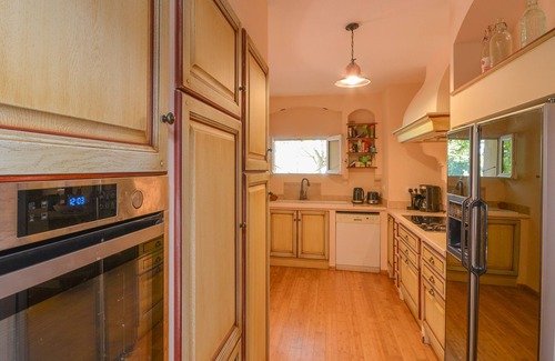 Courthezon House | Provence country house in the Chateauneuf-du-Pape wine region