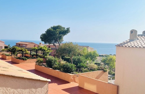 Saint-Mandrier-sur-Mer Apartment | Provence, Studio Balcony Sea View, Closed Residence, Swimming Pools, Tennis, Beach
