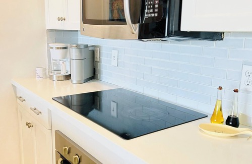 Providenciales Resort | Providenciales Artist’s Studio, modernist Condo, Grace Bay view. Turks & Caicos