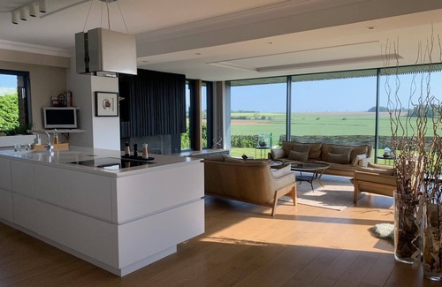 Ennetieres-en-Weppes House | Proximité Lill, Villa moderne et lumineuse.Piscine intérieure et home ciné