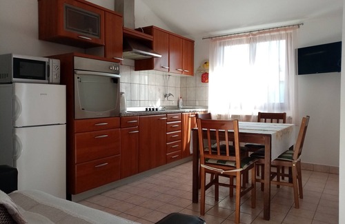 Rovinj Apartment | Prusic 2, small and cosy apartment in a quiet part of Rovinj (3 persons)