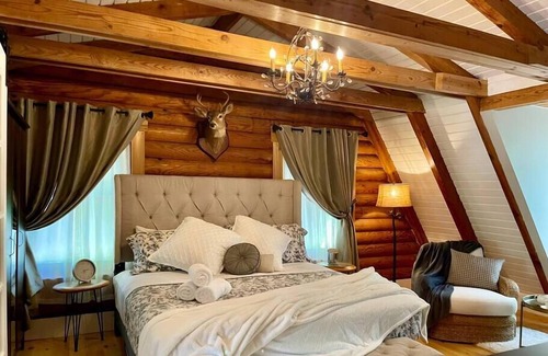 Jupiter Farms Cabin | Prv 6/4 Gated Log Cabin Pool Home w/ Guest House!