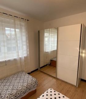 Rzeszow Apartment | Prywatny Dom #BESKIDZKA FV Parking