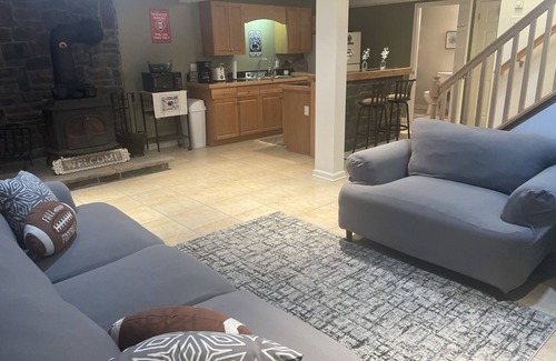 Park Forest Village House | PSU Suite - 4 miles from campus