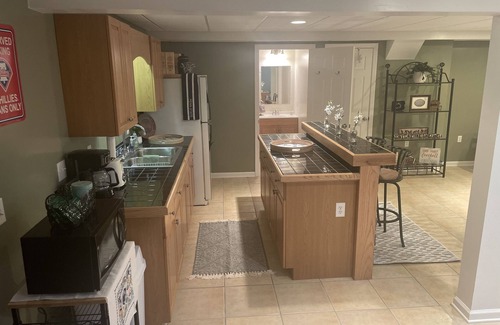 Park Forest Village House | PSU Suite - 4 miles from campus