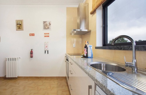 Paco House | Holiday Home 'Casa Do Vale' with Mountain View, Private Terrace and Wi-Fi