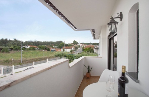 Paco House | Holiday Home 'Casa Do Vale' with Mountain View, Private Terrace and Wi-Fi